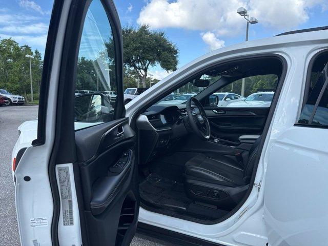Photo of 2023 Bright White Clearcoat Jeep Grand Cherokee L