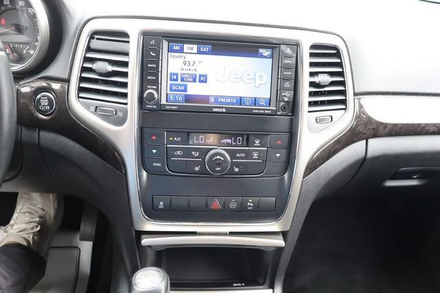 Photo of 2012 WHITE Jeep Grand Cherokee