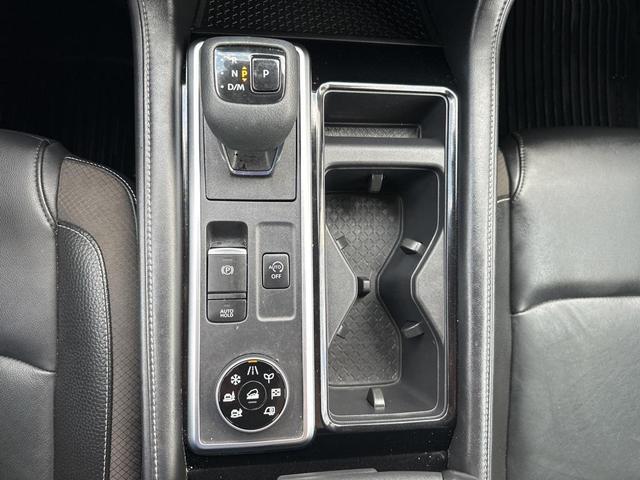 Photo of 2022 Pearl White Tricoat Nissan Pathfinder
