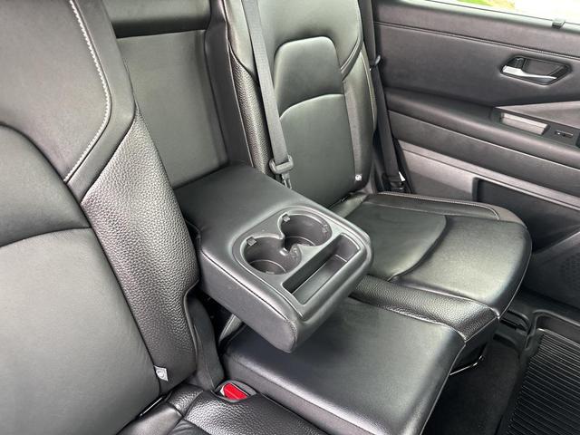 Photo of 2022 Pearl White Tricoat Nissan Pathfinder
