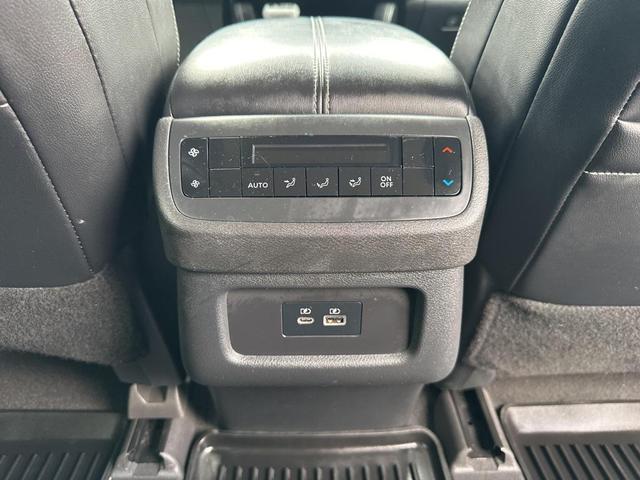 Photo of 2022 Pearl White Tricoat Nissan Pathfinder