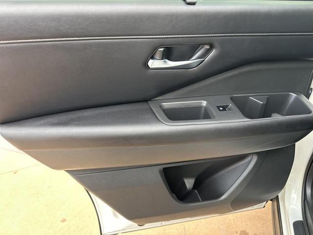 Photo of 2022 Pearl White Tricoat Nissan Pathfinder