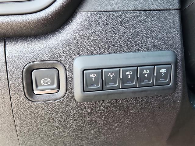 Photo of 2025 Summit White GMC Sierra 3500