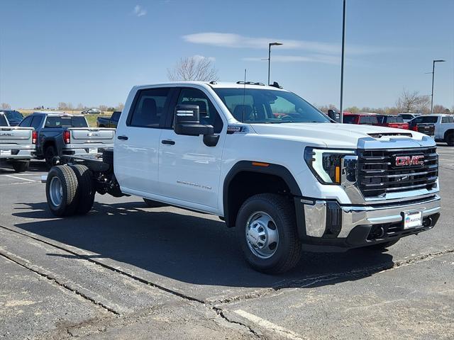 Photo of 2025 Summit White GMC Sierra 3500