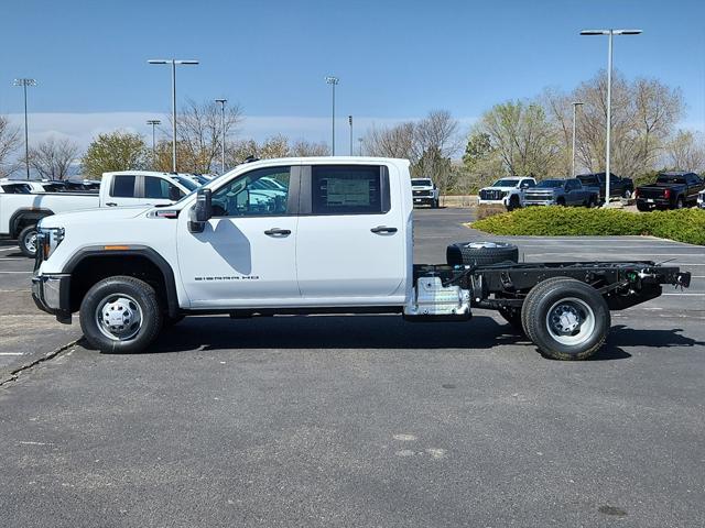 Photo of 2025 Summit White GMC Sierra 3500