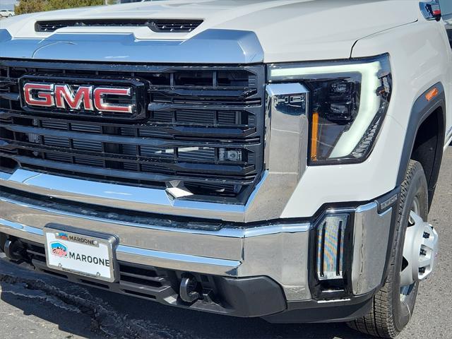 Photo of 2025 Summit White GMC Sierra 3500