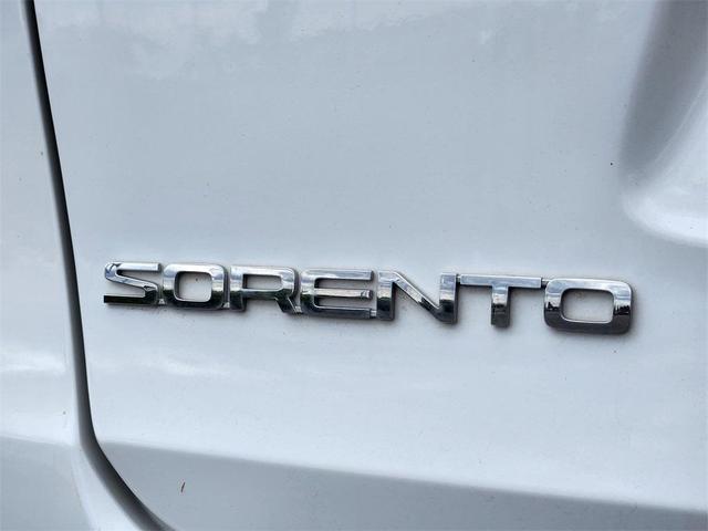 Photo of 2016 Snow White Pearl Kia Sorento