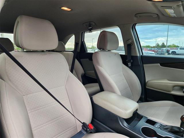 Photo of 2016 Snow White Pearl Kia Sorento