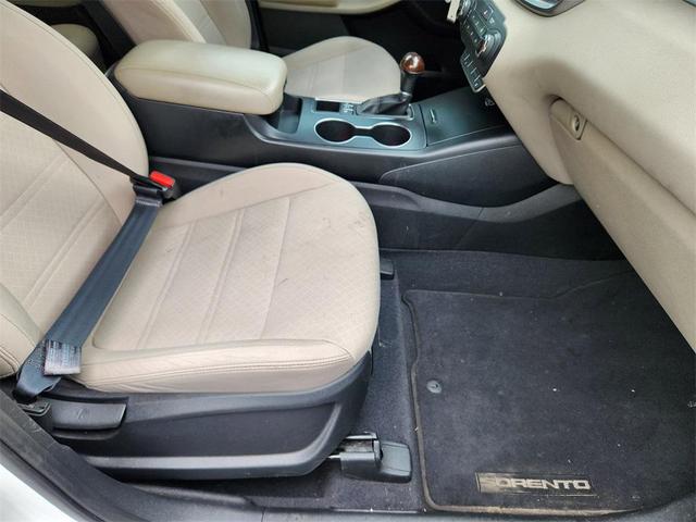 Photo of 2016 Snow White Pearl Kia Sorento