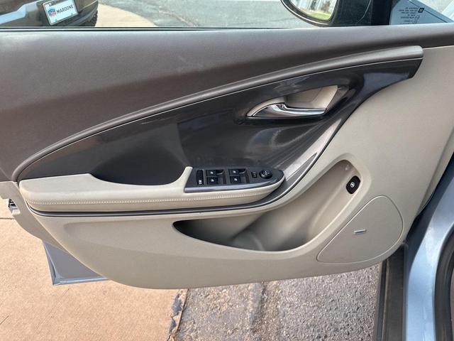 Photo of 2013 Silver Topaz Metallic Chevrolet Volt