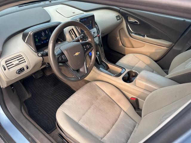 Photo of 2013 Silver Topaz Metallic Chevrolet Volt