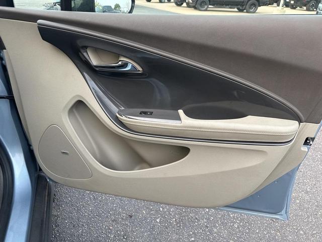 Photo of 2013 Silver Topaz Metallic Chevrolet Volt