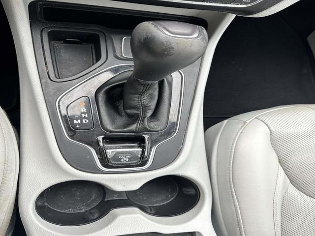 Photo of 2019 Granite Crystal Clearcoat Metallic Jeep Cherokee
