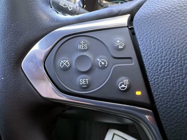 Photo of 2022 Summit White Chevrolet Traverse