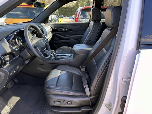 Photo of 2022 Summit White Chevrolet Traverse