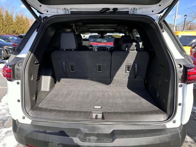 Photo of 2022 Summit White Chevrolet Traverse