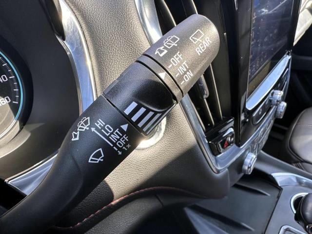 Photo of 2022 Summit White Chevrolet Traverse