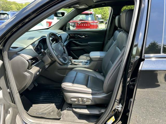 Photo of 2023 Mosaic Black Metallic Chevrolet Traverse