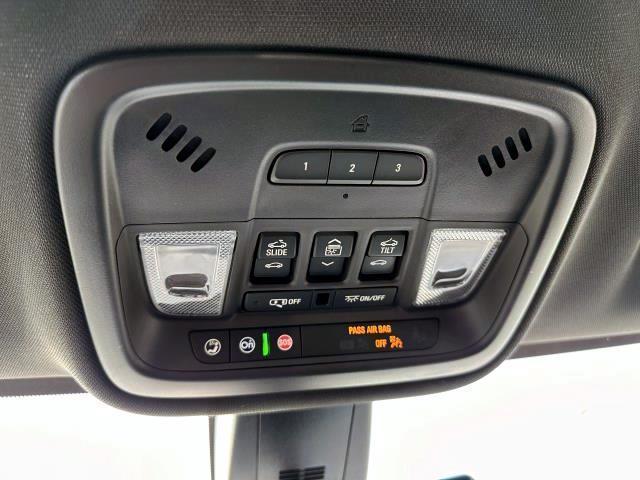Photo of 2023 Mosaic Black Metallic Chevrolet Traverse