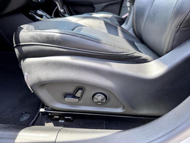 Photo of 2019 White Jeep Compass