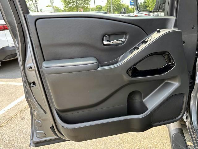 Photo of 2023 Gun Metallic Nissan Frontier