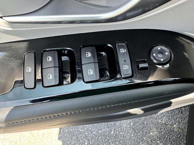 Photo of 2022 Shimmering Silver Hyundai TUCSON Hybrid