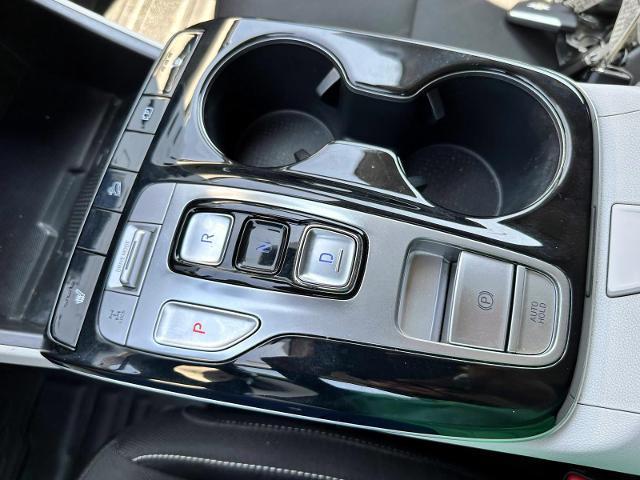 Photo of 2022 Shimmering Silver Hyundai TUCSON Hybrid