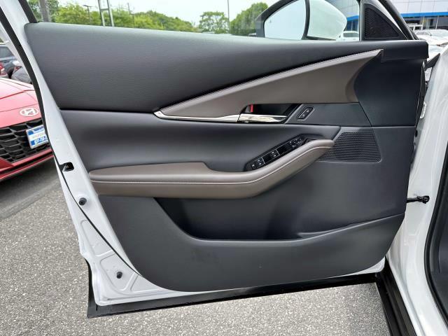 Photo of 2022 Snowflake White Pearl Mazda CX-30