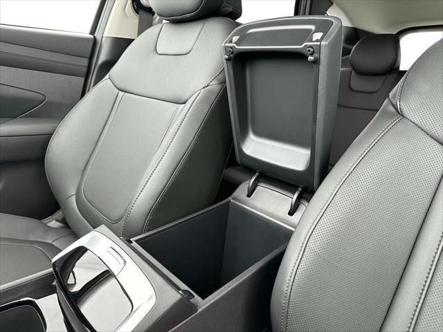 Photo of 2025 Shimmering Silver Hyundai TUCSON