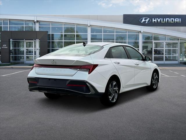 Photo of 2025 White Hyundai ELANTRA