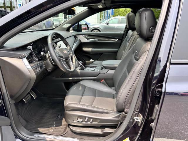 Photo of 2022 Stellar Black Metallic Cadillac XT5