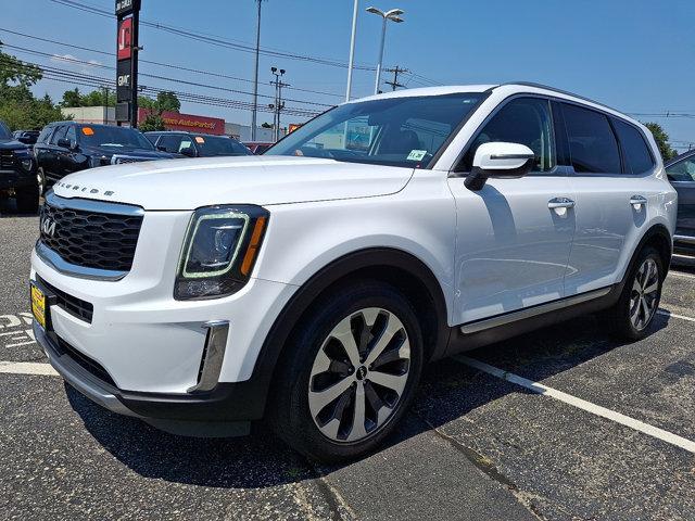 Photo of 2022 Glacial White Pearl Kia Telluride