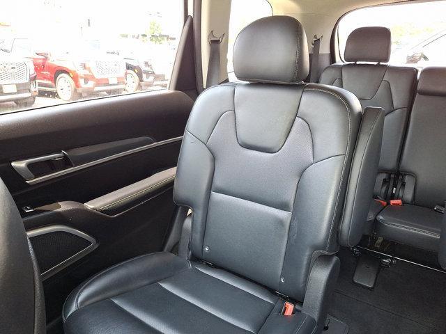 Photo of 2022 Glacial White Pearl Kia Telluride