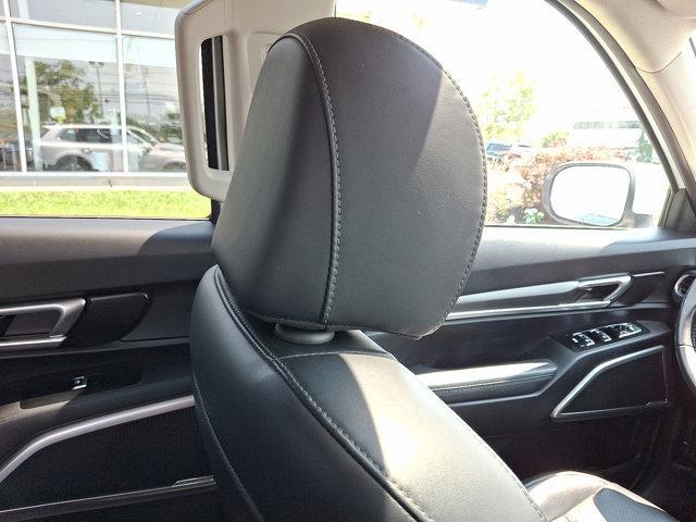 Photo of 2022 Glacial White Pearl Kia Telluride