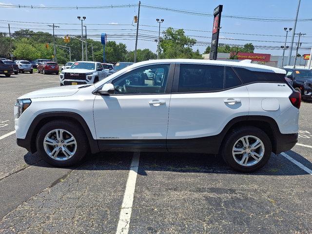 Photo of 2022 Summit White GMC Terrain