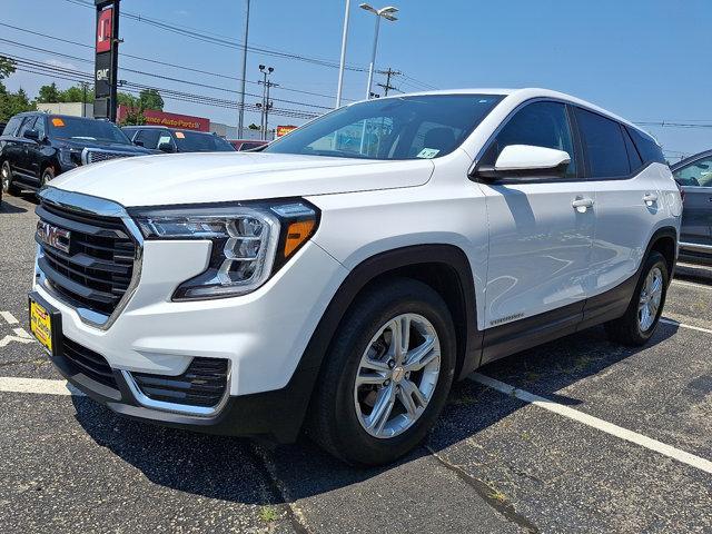 Photo of 2022 Summit White GMC Terrain