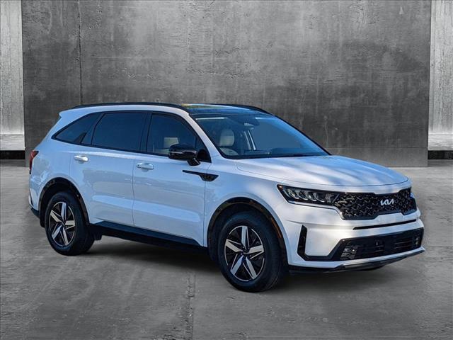Photo of 2022 Glacial White Pearl Kia Sorento