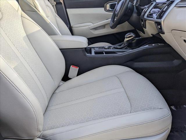 Photo of 2022 Glacial White Pearl Kia Sorento