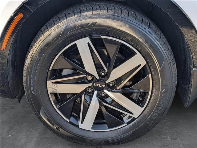 Photo of 2022 Glacial White Pearl Kia Sorento
