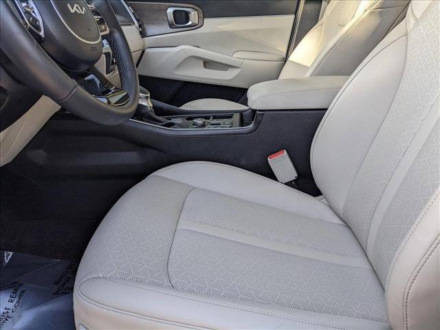 Photo of 2022 Glacial White Pearl Kia Sorento