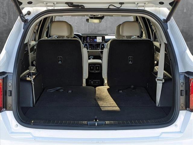 Photo of 2022 Glacial White Pearl Kia Sorento