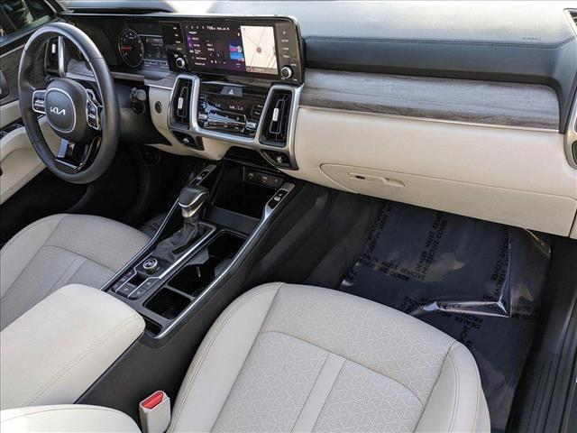 Photo of 2022 Glacial White Pearl Kia Sorento