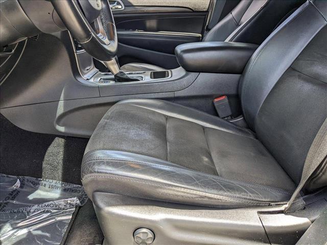 Photo of 2020 Diamond Black Crystal Pearlcoat Jeep Grand Cherokee