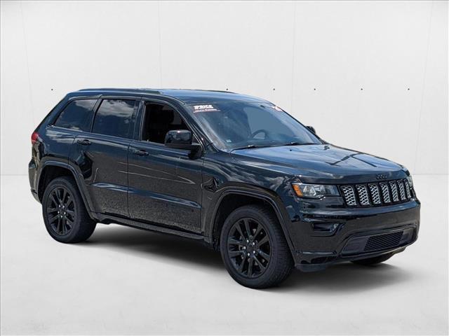 Photo of 2020 Diamond Black Crystal Pearlcoat Jeep Grand Cherokee