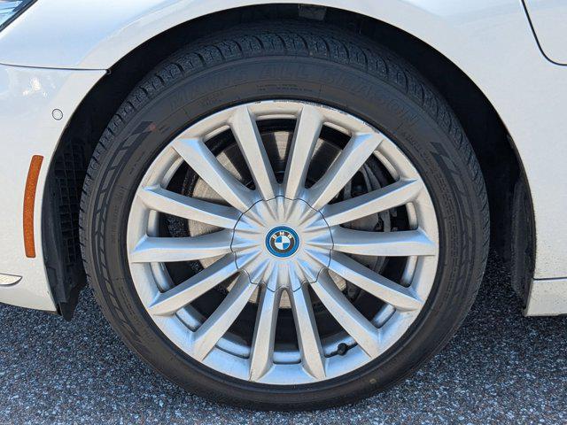 Photo of 2017 Mineral White Meta BMW 740e