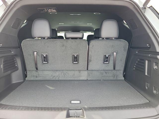 Photo of 2026 Summit White Chevrolet Traverse