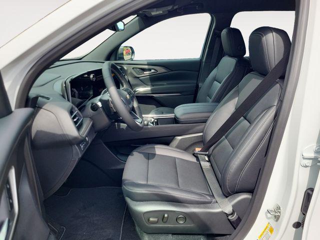 Photo of 2026 Summit White Chevrolet Traverse