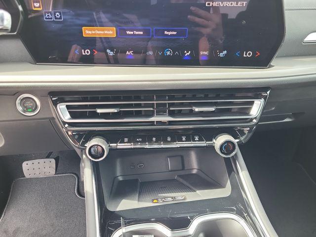 Photo of 2026 Summit White Chevrolet Traverse