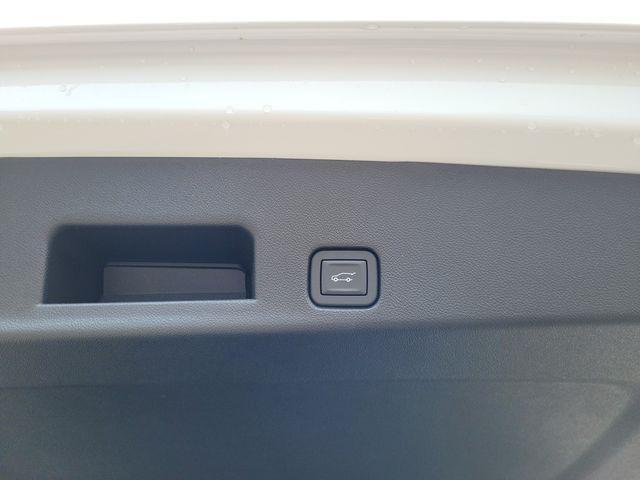 Photo of 2026 Summit White Chevrolet Traverse