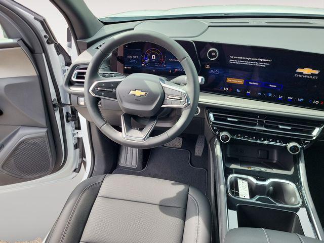 Photo of 2026 Summit White Chevrolet Traverse